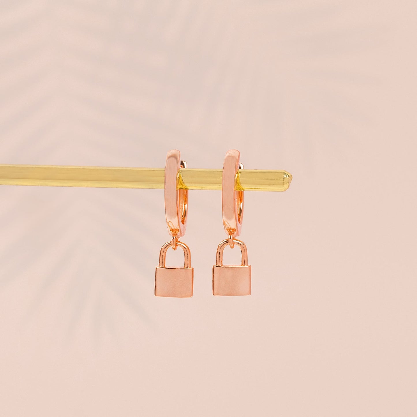 Lock Huggies