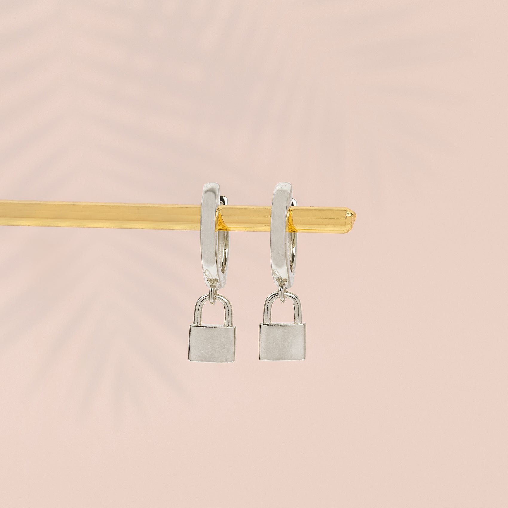 Lock Huggies