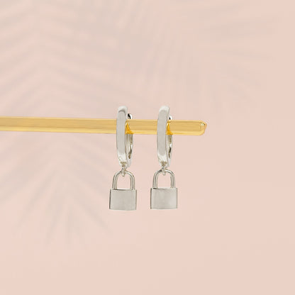 Lock Huggies