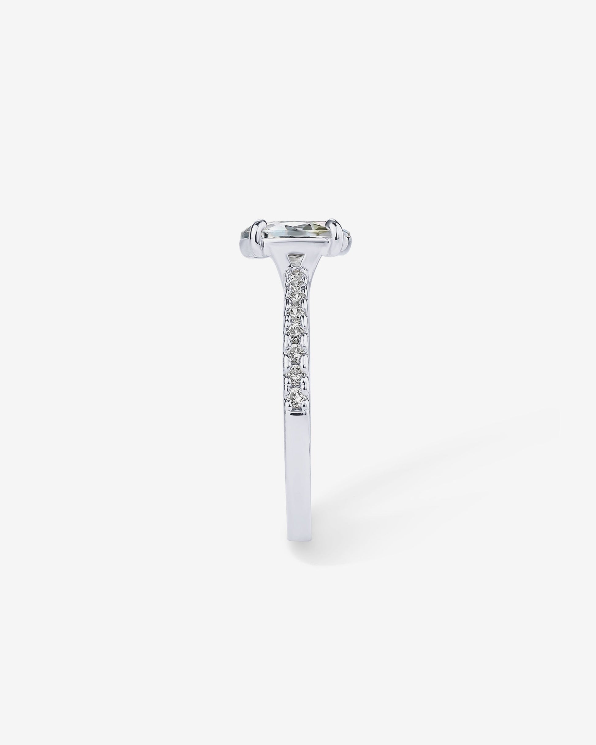 Azira Oval Ring