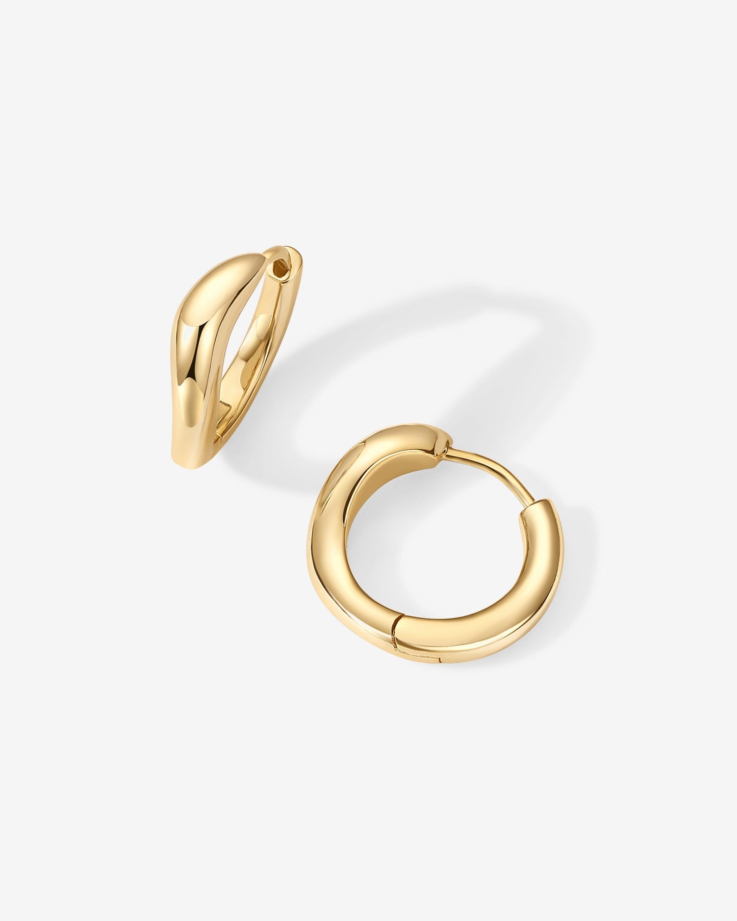 Mar Wavy Hoops