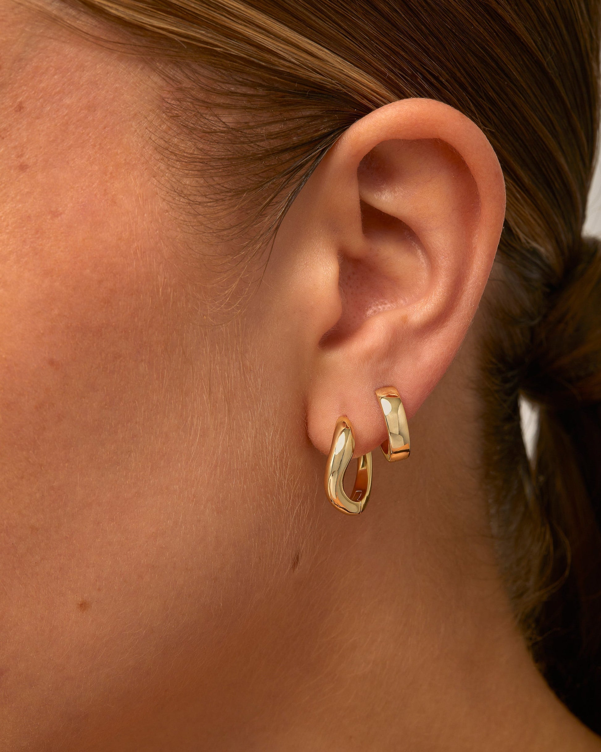 Mar Wavy Hoops